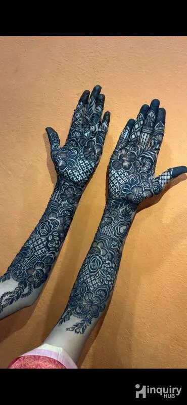 Mehndi Artist Tahreen