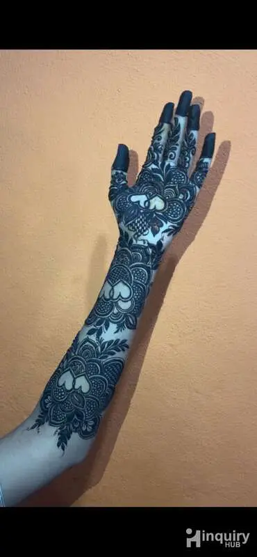 Mehndi Artist Tahreen