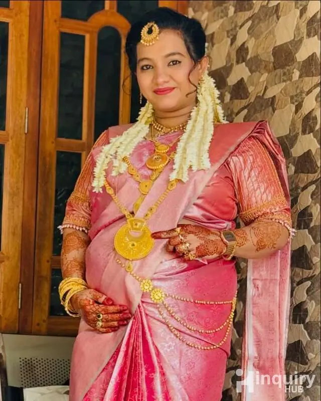 Kaneeza  Makeup Artist