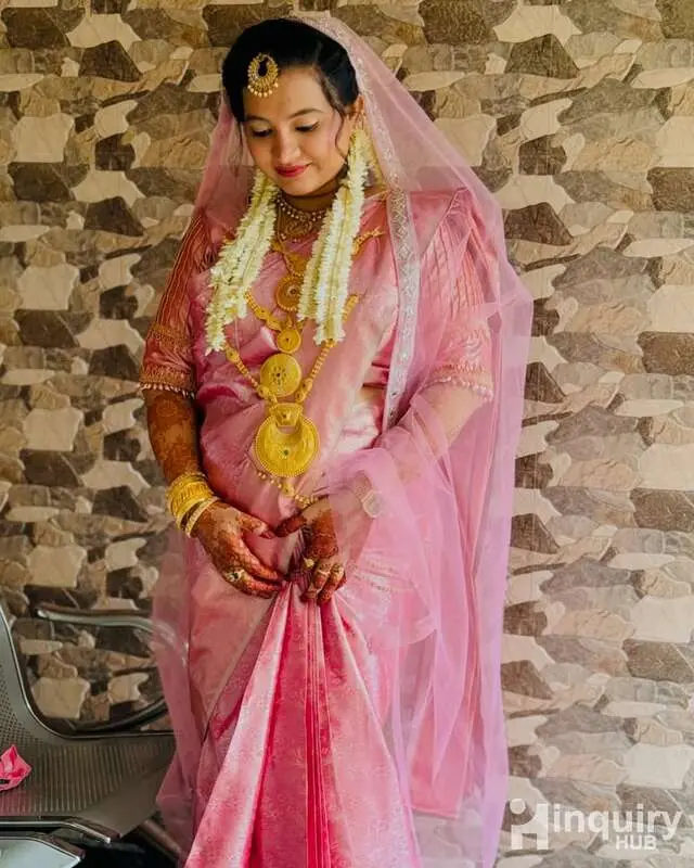 Kaneeza  Makeup Artist