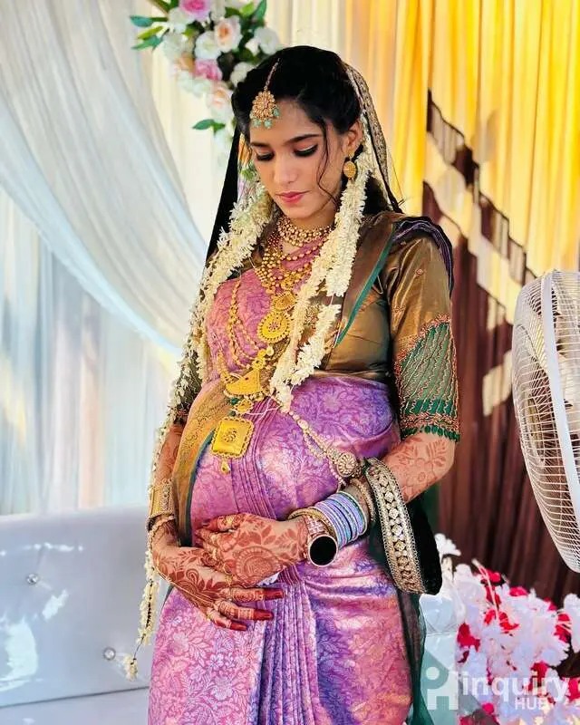 Kaneeza  Makeup Artist