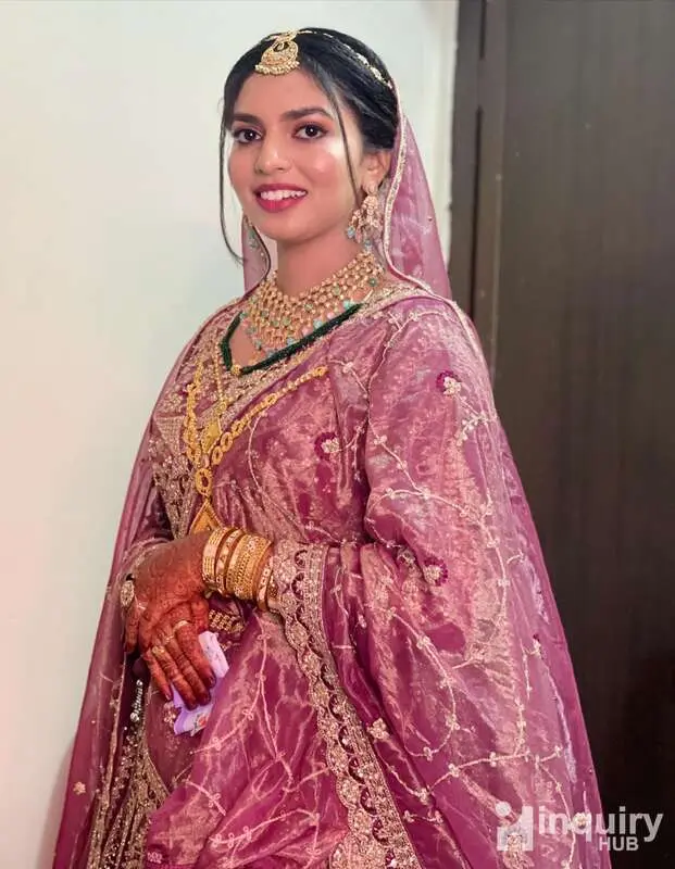Kaneeza  Makeup Artist