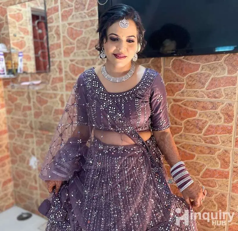 Anushka Diva Beauty Studio