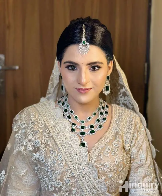 Anushka Diva Beauty Studio