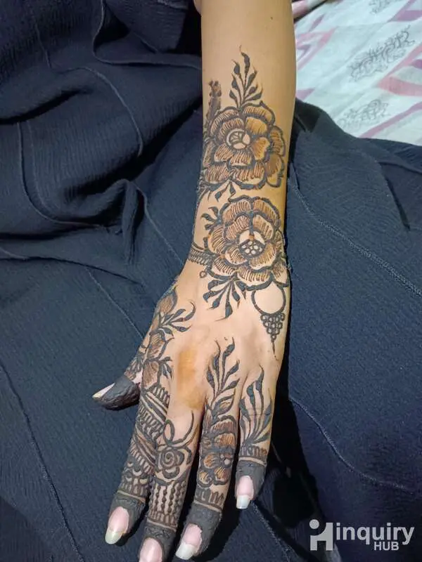 Sana Mehndi  Artist