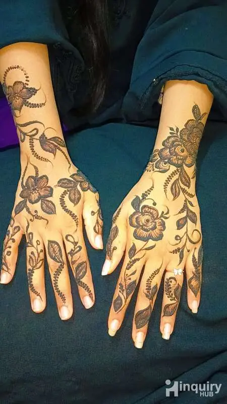 Sana Mehndi  Artist