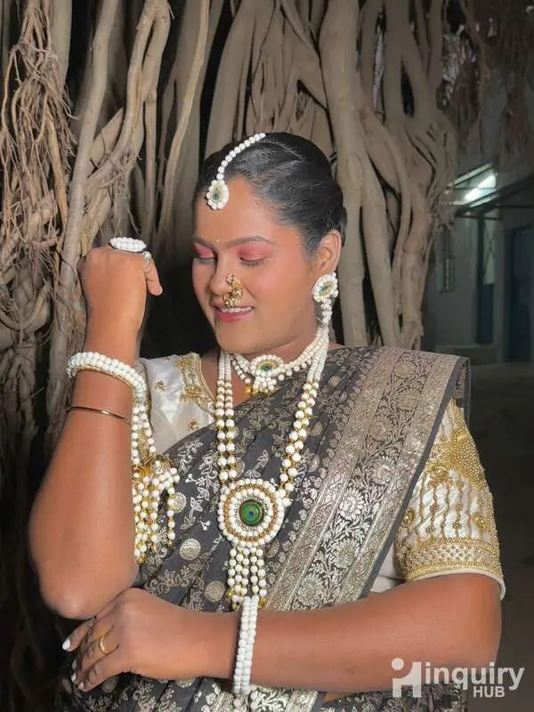 Sayali  Makeoveryby