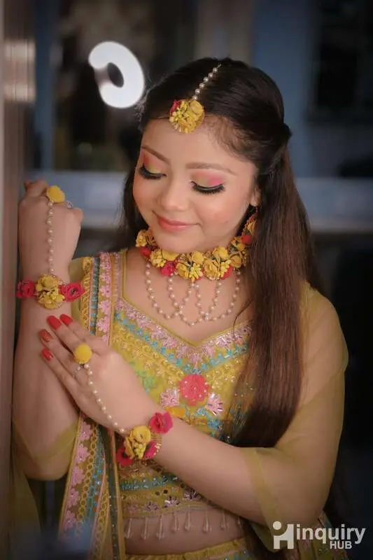Aamna Makeup Artist
