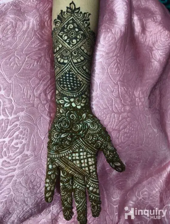 Tahura Mehndi Artist