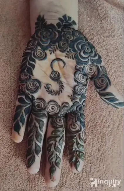 Tahura Mehndi Artist