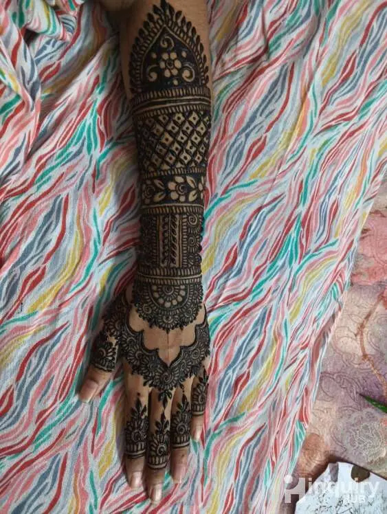 Tahura Mehndi Artist