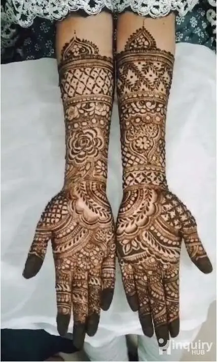 Tahura Mehndi Artist