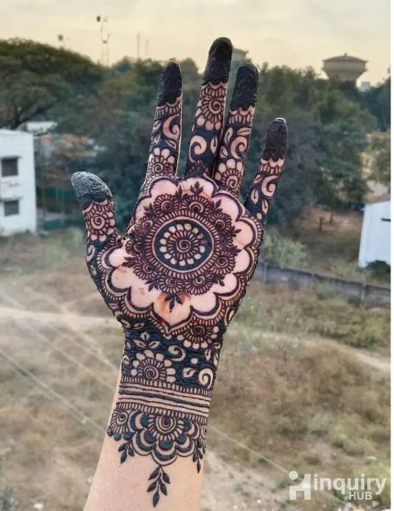 Tahura Mehndi Artist