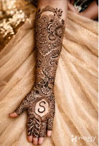 Tahura Mehndi Artist