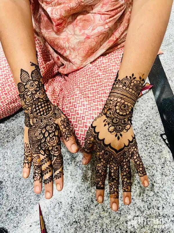 Mehndi Artist  Alfiya