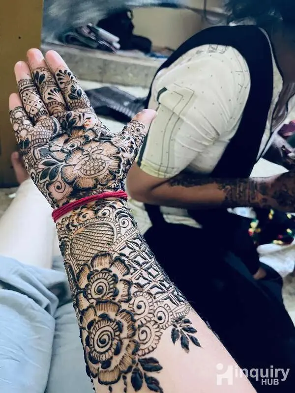 Mehndi Artist  Alfiya