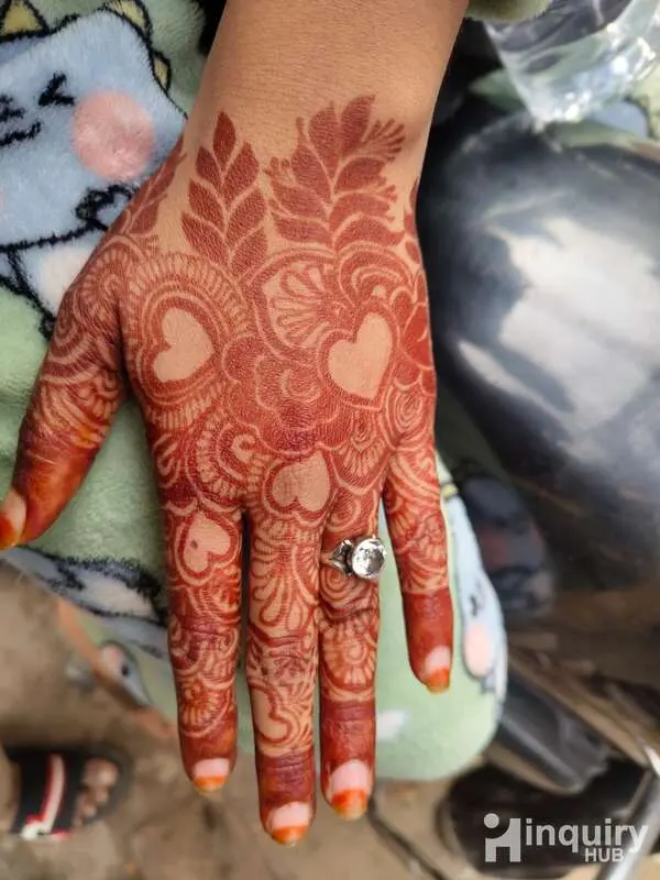 Shibra Mehandi Artist