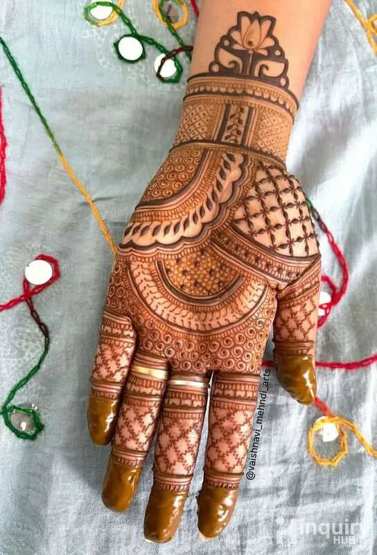 Ayeshamehendi Artist