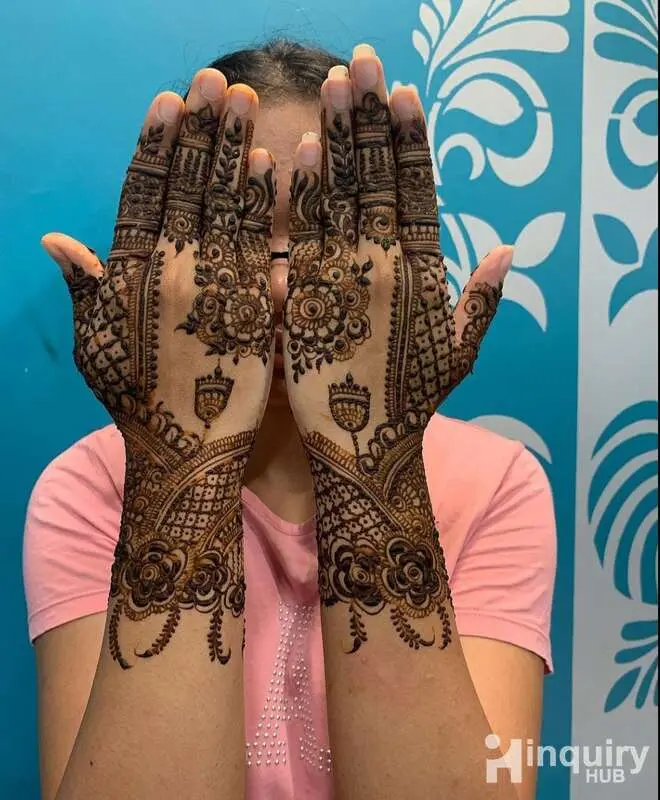 Khushii Mehndi Artist