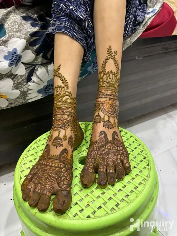 Khushii Mehndi Artist