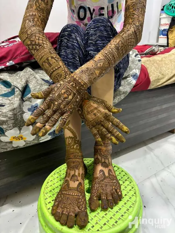 Khushii Mehndi Artist