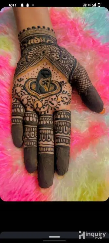 Khushii Mehndi Artist