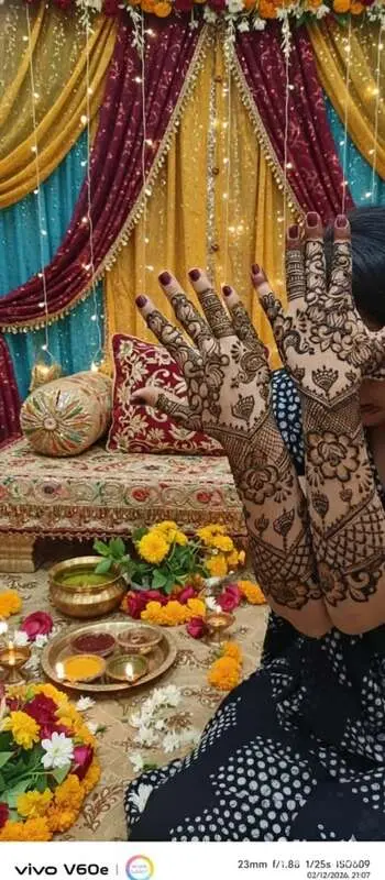 Khushi Mendhi Artis