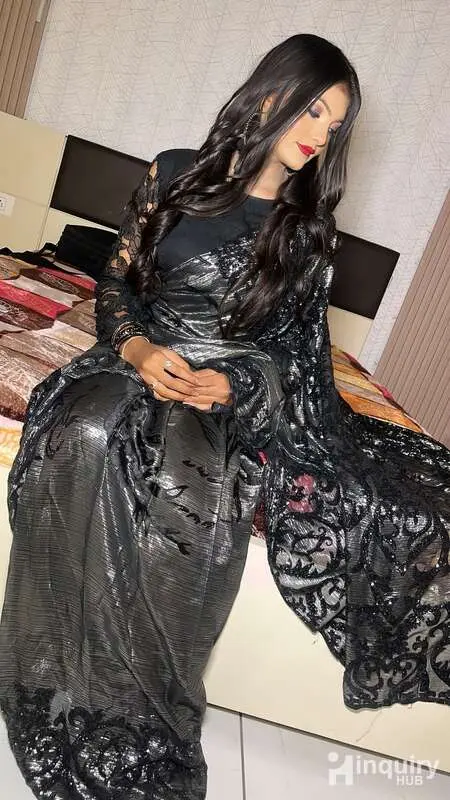 Mahira Mekup Artist