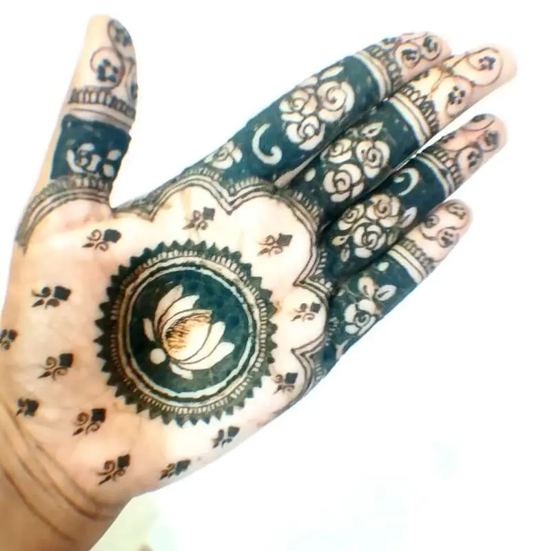 Shanu  Mehndi Artits
