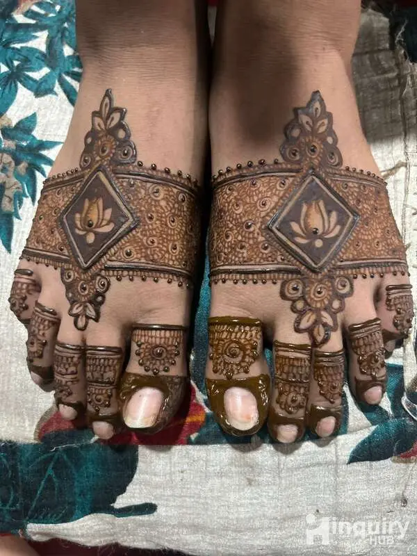Aashka Mehndi Artist