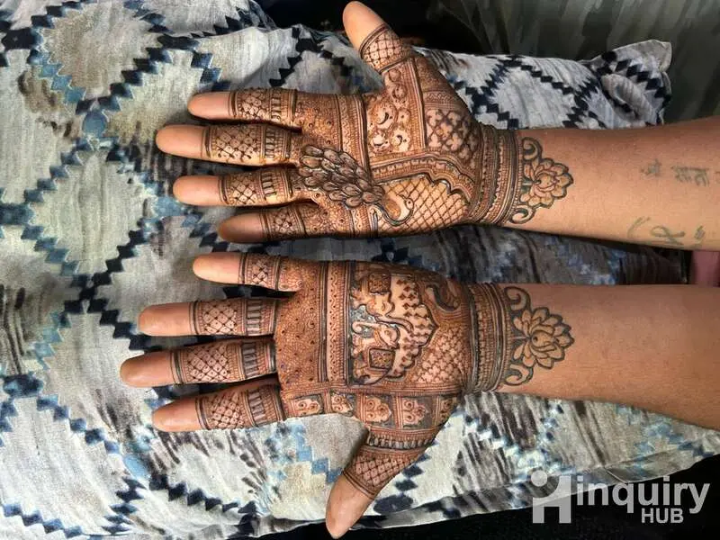 Aashka Mehndi Artist