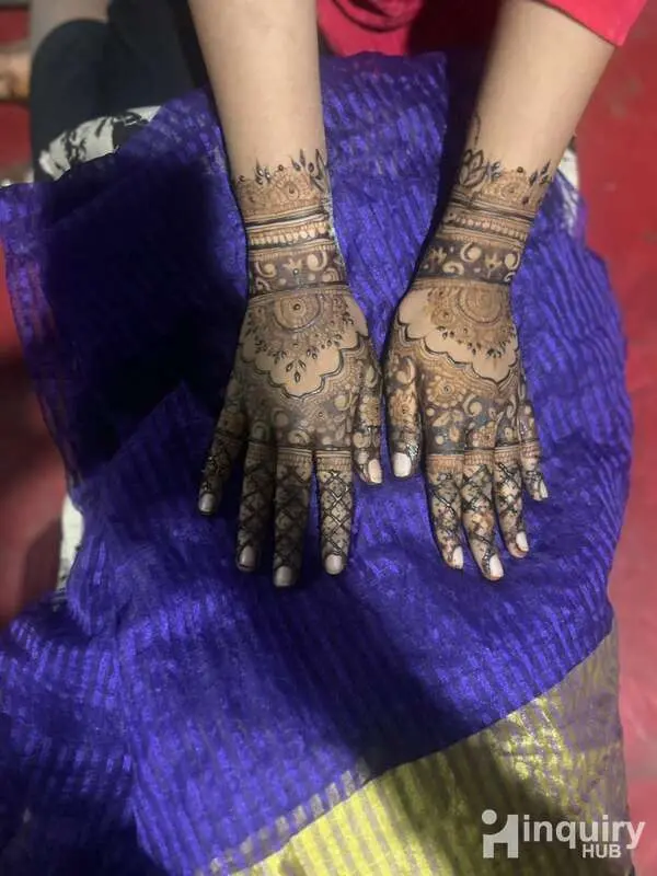 Aashka Mehndi Artist