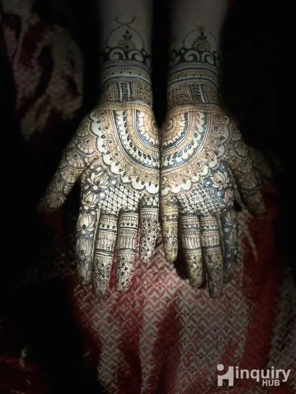 Aashka Mehndi Artist