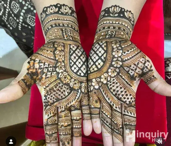 Aashka Mehndi Artist
