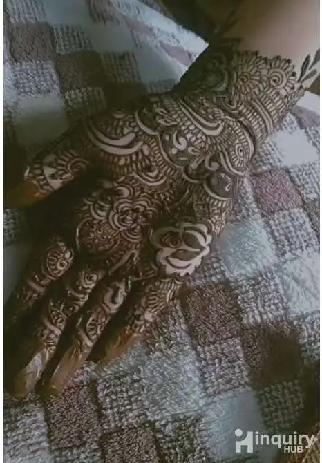 Mehndi Artist  Pursuing  Name   Aaliya