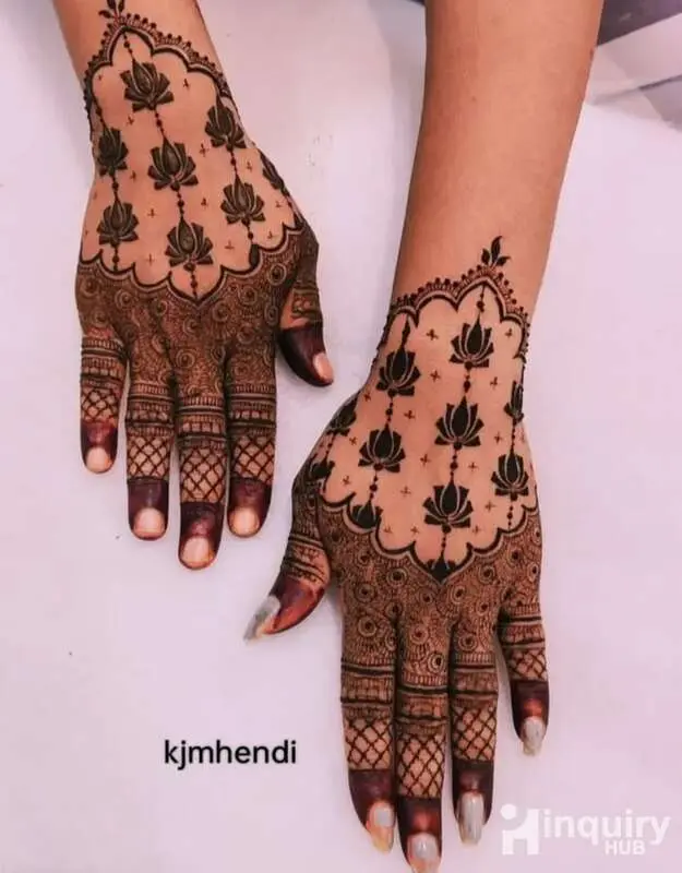 Mehndi Artist  Pursuing  Name   Aaliya