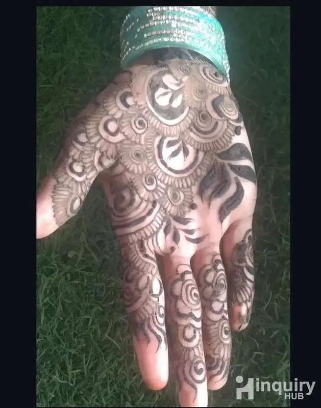 Mehndi Artist Saniya