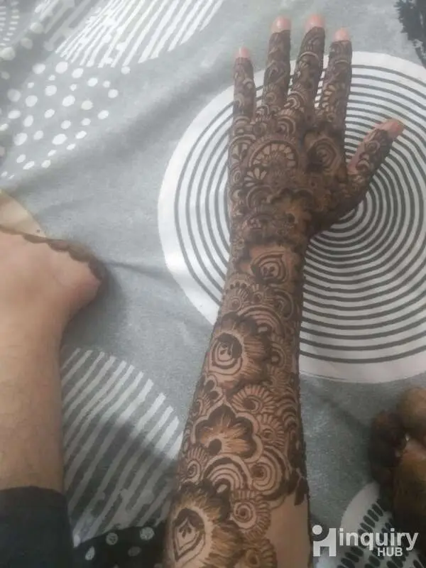 Mehndi Artist Saniya