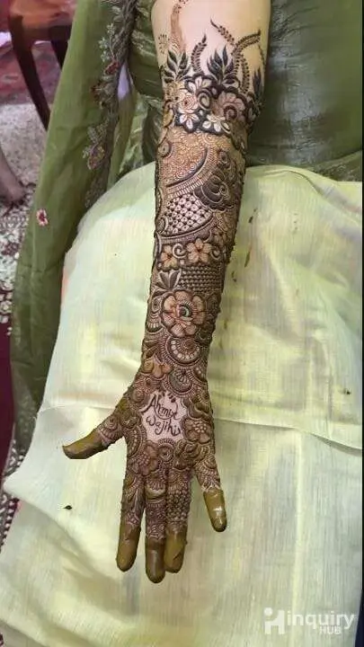 Mehndi Artist Saniya