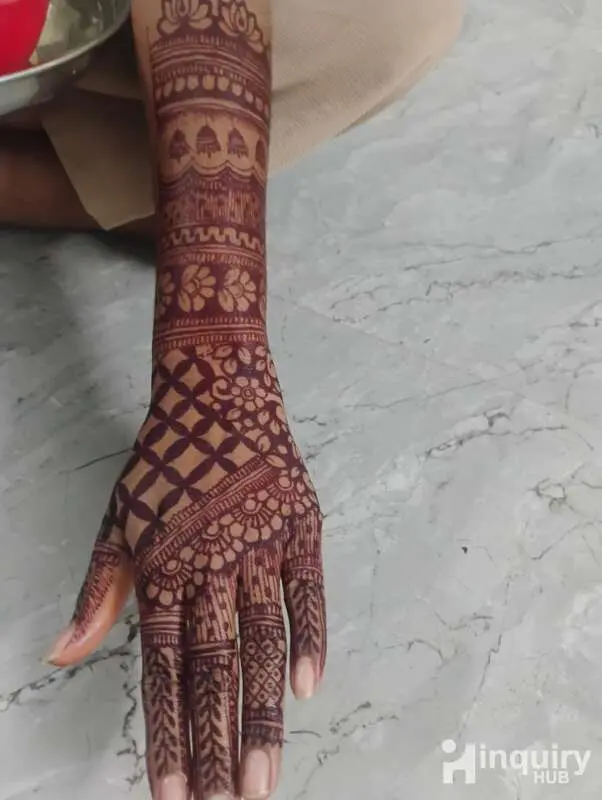 Anshika Mehndi Artist
