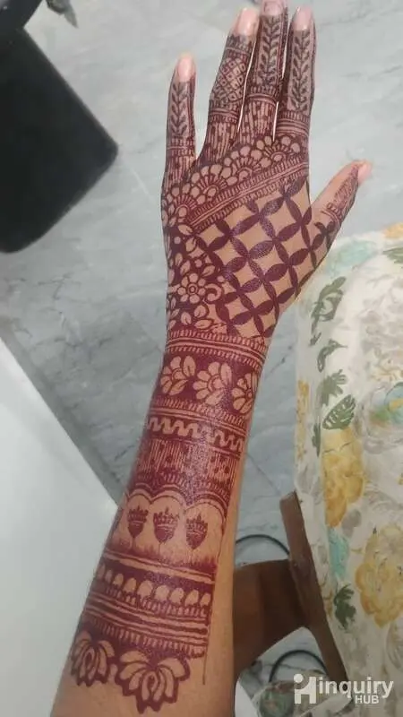 Anshika Mehndi Artist
