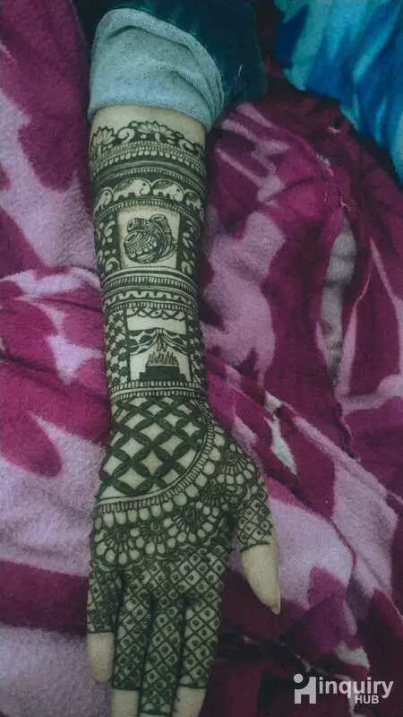 Anshika Mehndi Artist