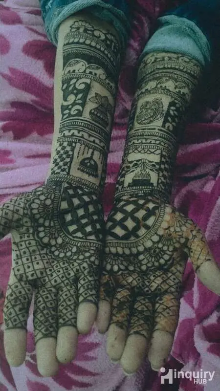 Anshika Mehndi Artist