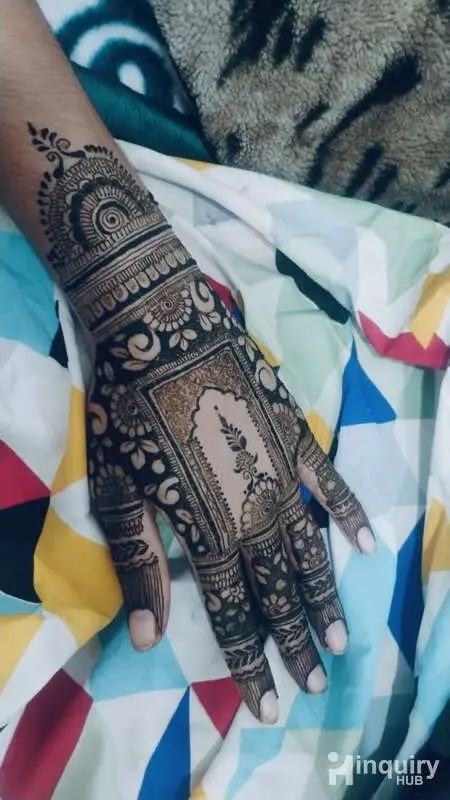 Anshika Mehndi Artist