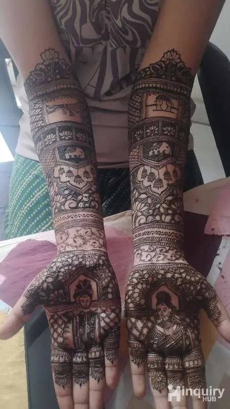 Anshika Mehndi Artist
