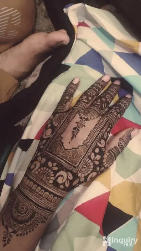 Anshika Mehndi Artist