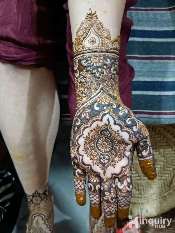 Kulsum Mehndi Artist
