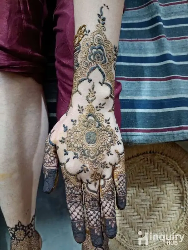Kulsum Mehndi Artist