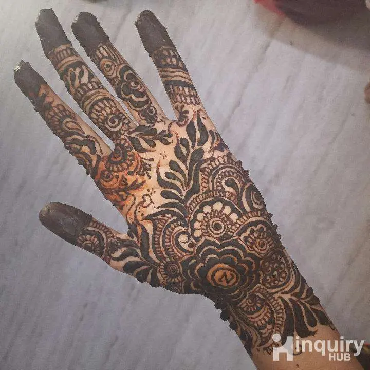 Zunaira Mehdi Artist
