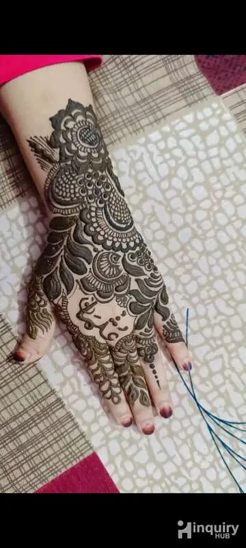 Arshi Mehndi Artist